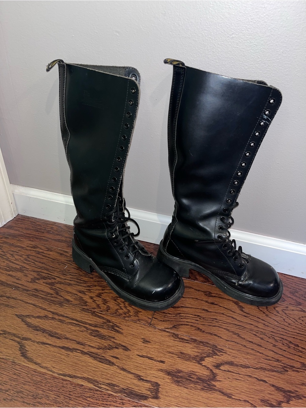 Dr. Martens Vintage 20i Black Knee-High Lace-Up Combat Boots Sz 8